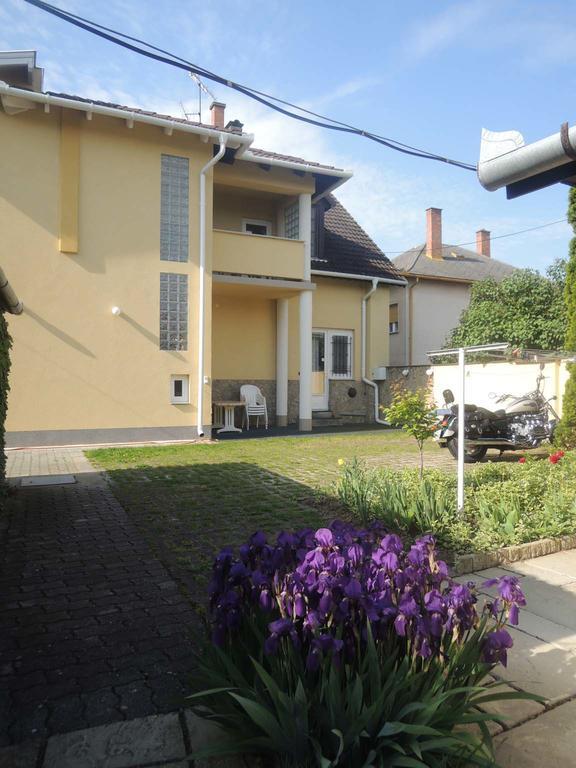 Panzio Status Lägenhet Hajdúszoboszló Exteriör bild